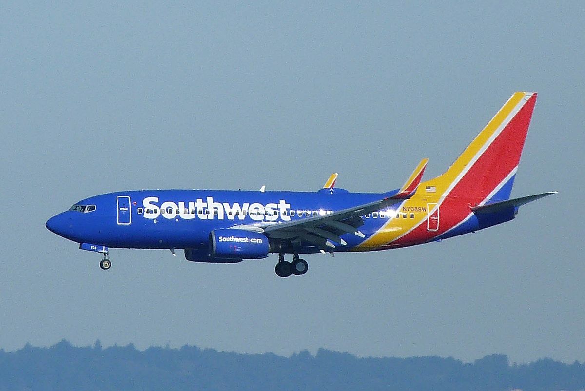 Southwest Airlines Shares Drop 6 percent on Massive Flight Cancellations