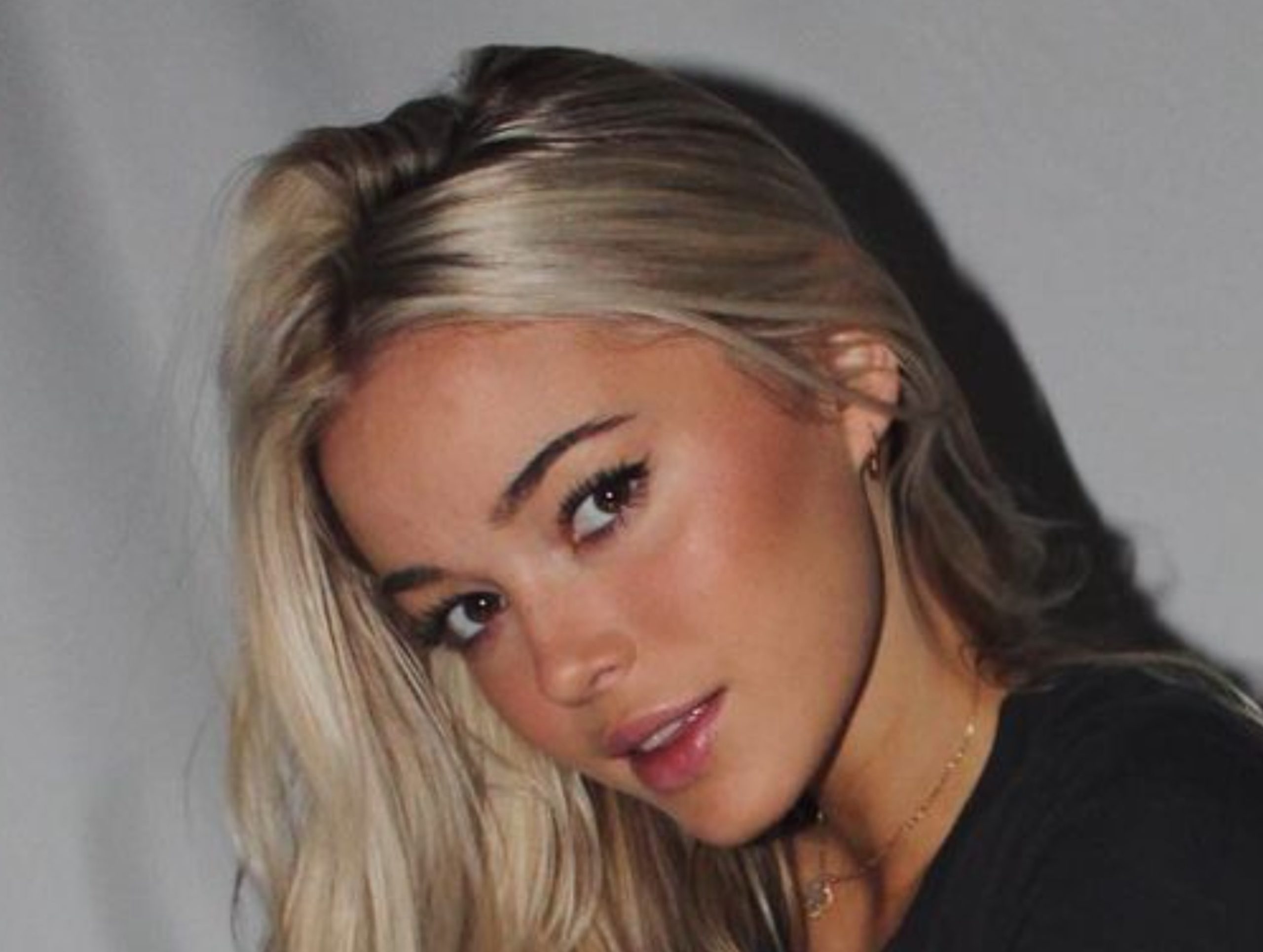 Celebrity gymnast Olivia Dunne posts fun looks changing hair and eye colors, Livvy fans show love