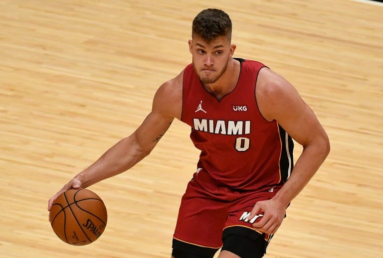 Report: Bucks sign Meyers Leonard to 10-day contract