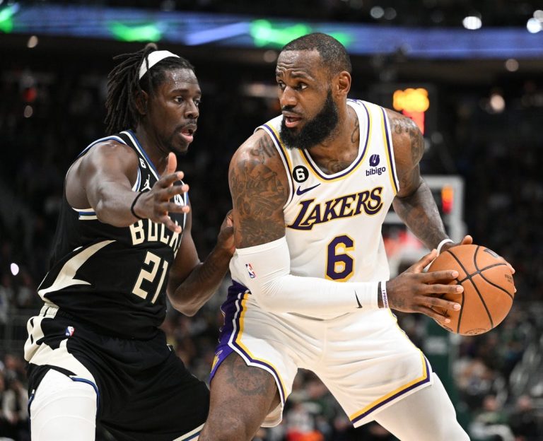 With streaking Bucks in town, Lakers re-shift focus