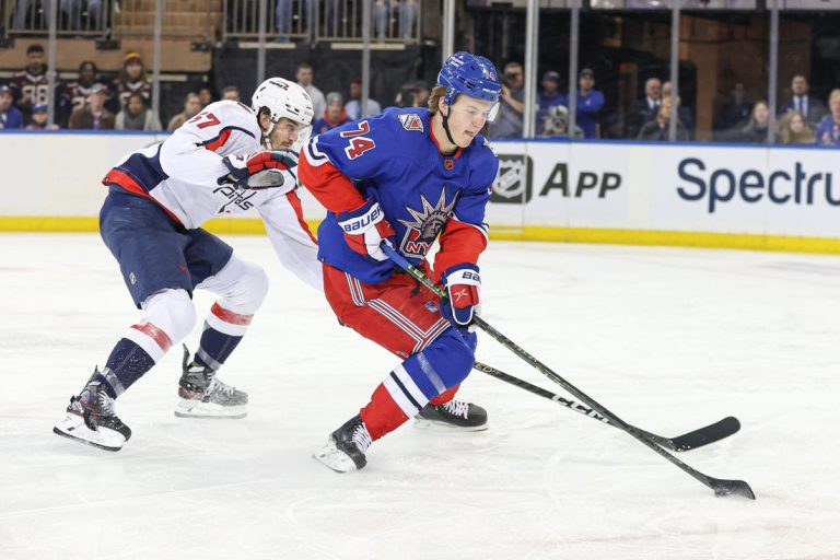 NHL News: Canucks acquire F Vitali Kravtsov from Rangers
