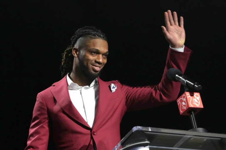 NFL News: Bills safety Damar Hamlin, medical staff recognized at NFL Honors