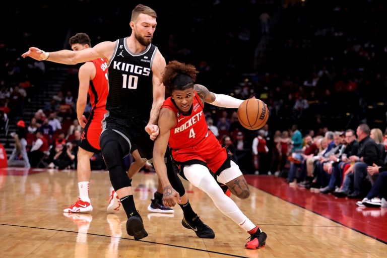 Kings edge Rockets to complete season sweep