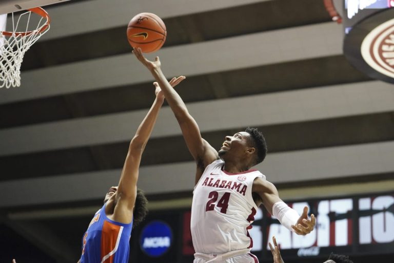 No. 3 Alabama rolls over Florida, stays undefeated in SEC