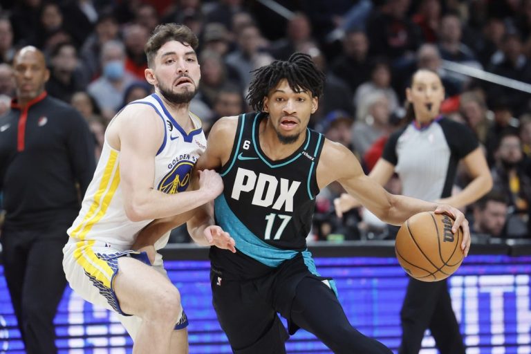 Damian Lillard’s triple-double propels Blazers past Warriors