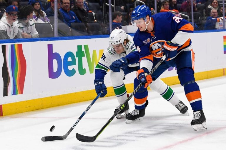 NHL News: Elias Pettersson leads Canucks to comeback win over Isles