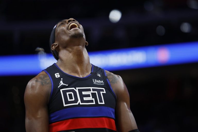 With momentum, Pistons to face shaken Raptors