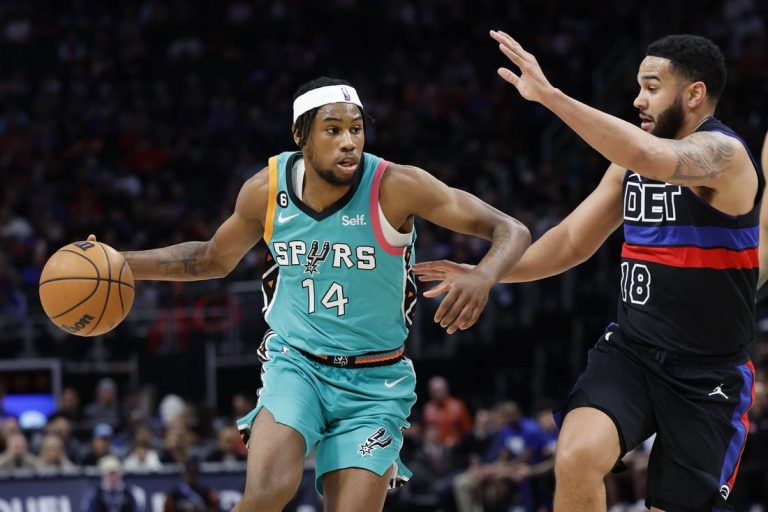 Pistons pull out 2-OT win, extend Spurs’ skid to 11