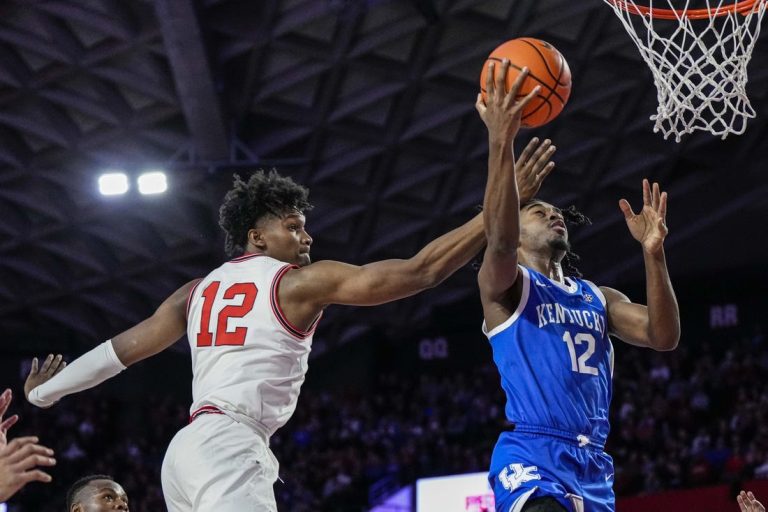 Kario Oquendo fuels Georgia past Kentucky
