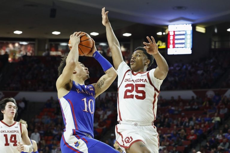 No. 9 Kansas cruises to blowout win over Oklahoma