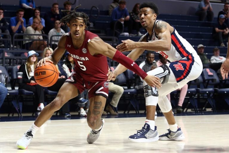 South Carolina rallies late for road win at Ole Miss