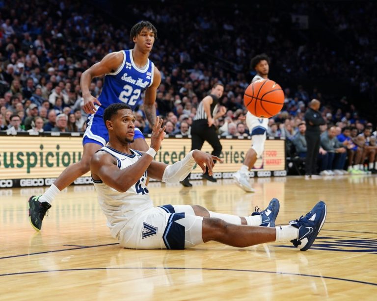 Villanova dodges comeback bid, holds off Seton Hall