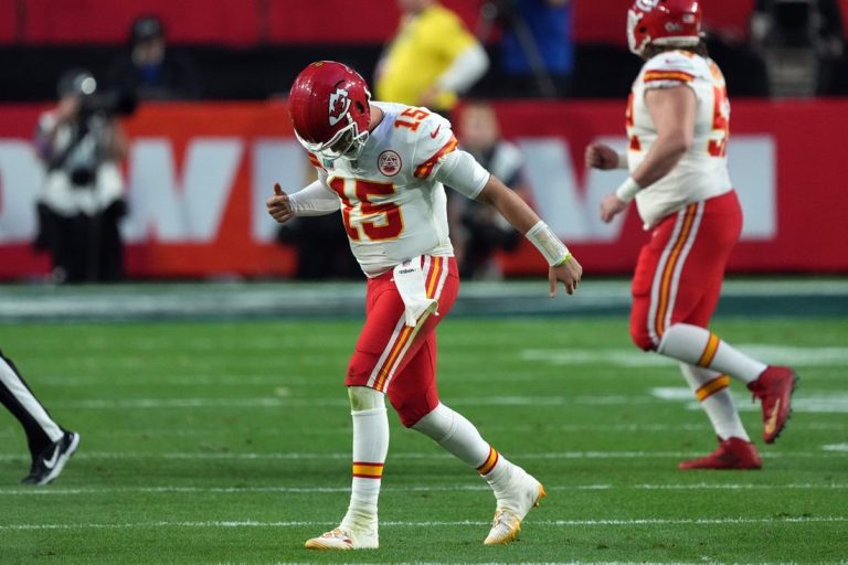 NFL News: Chiefs QB Patrick Mahomes hobbled during Super Bowl first half