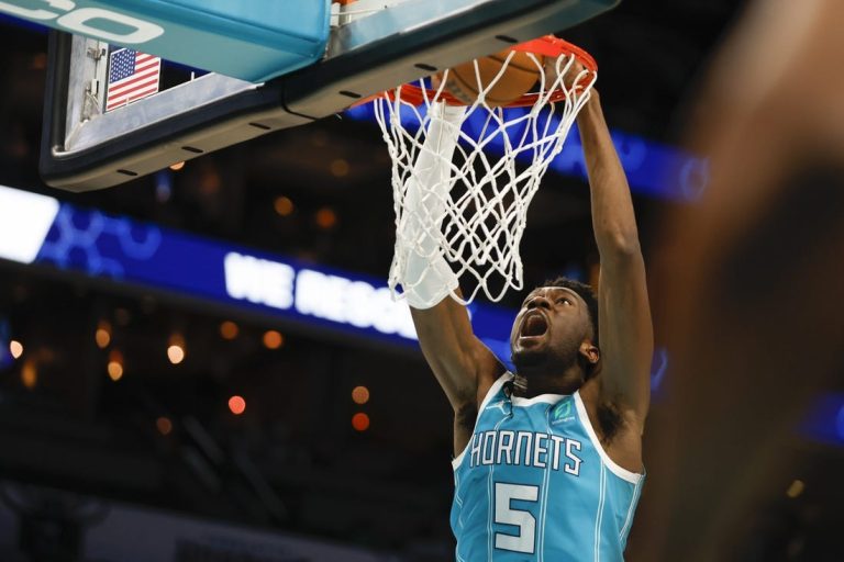 Hornets put rare win streak up against Pistons