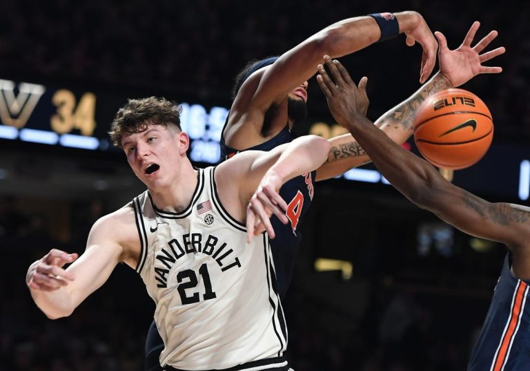 Vanderbilt trending up, while LSU has lost 14 straight