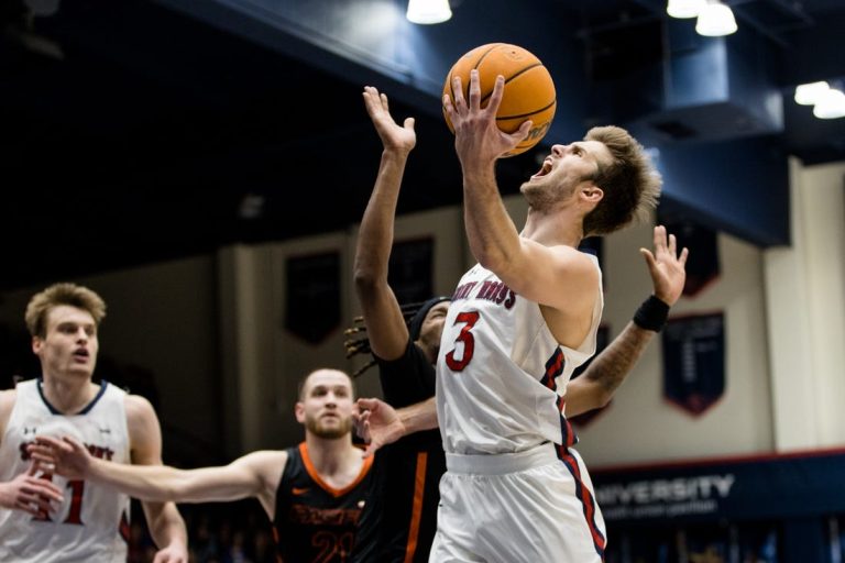 Logan Johnson leads No. 15 Saint Mary’s to rout of Pacific