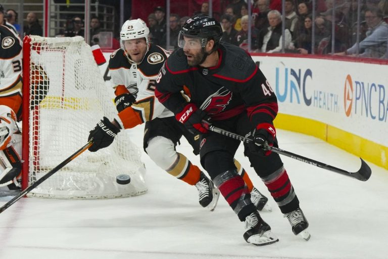 NHL News: John Gibson’s 51 saves carry Ducks past Hurricanes