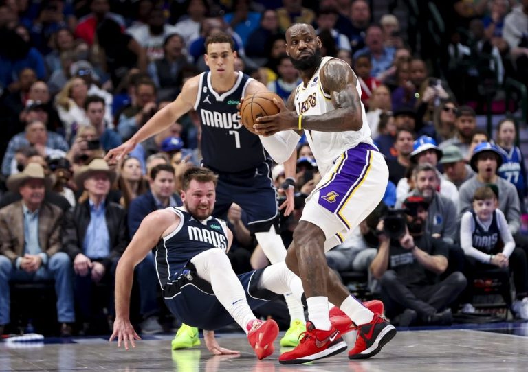 Lakers rally from 27 down to dispatch Mavericks