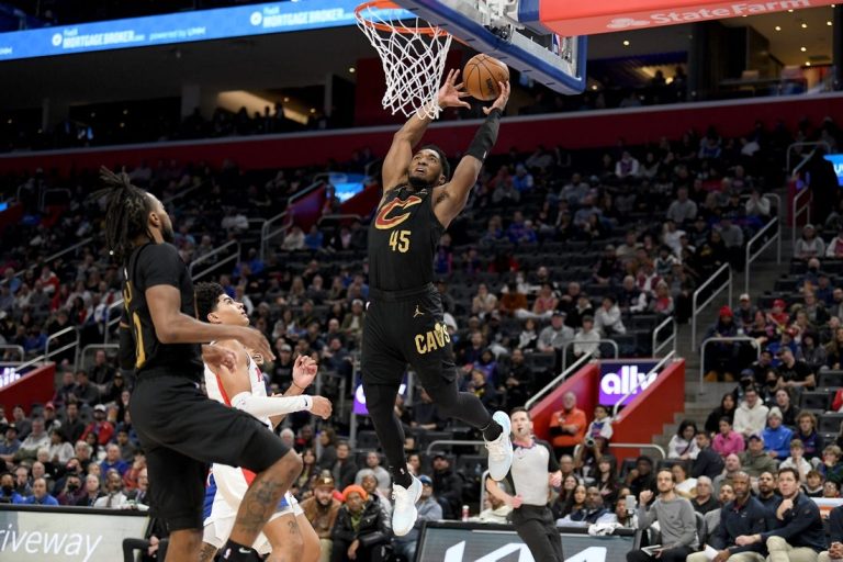 Cavaliers eye season sweep of Pistons