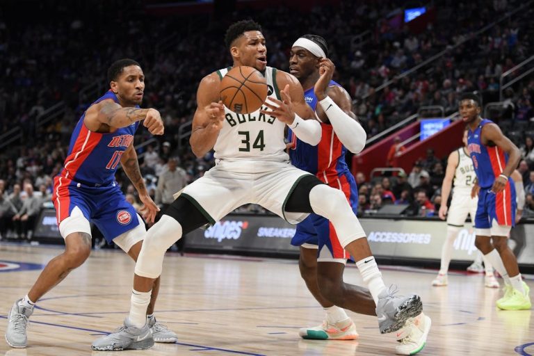 Bucks eyeing season sweep of lowly Pistons