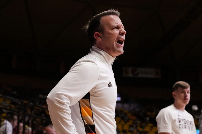 With father ill, Wyoming coach Jeff Linder away from team