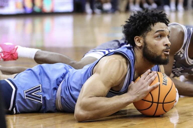 Villanova, No. 14 UConn carry win streaks into finale