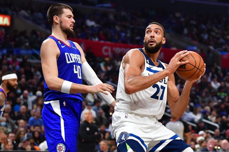 Lakers begin critical home stretch vs. Wolves