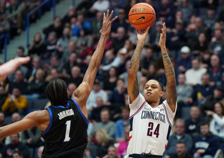 Adama Sanogo puts up 26 as No. 14 UConn demolishes DePaul