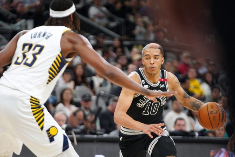 Spurs beat Pacers in triumphant return home