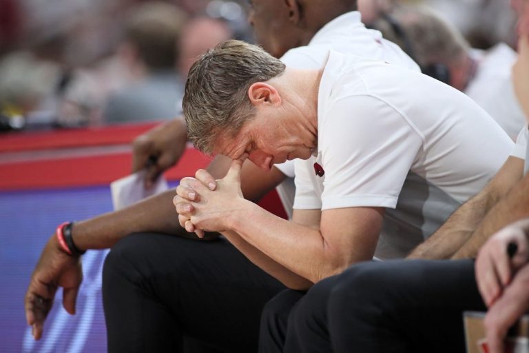 Arkansas, Illinois chase consistency in 8-9 clash