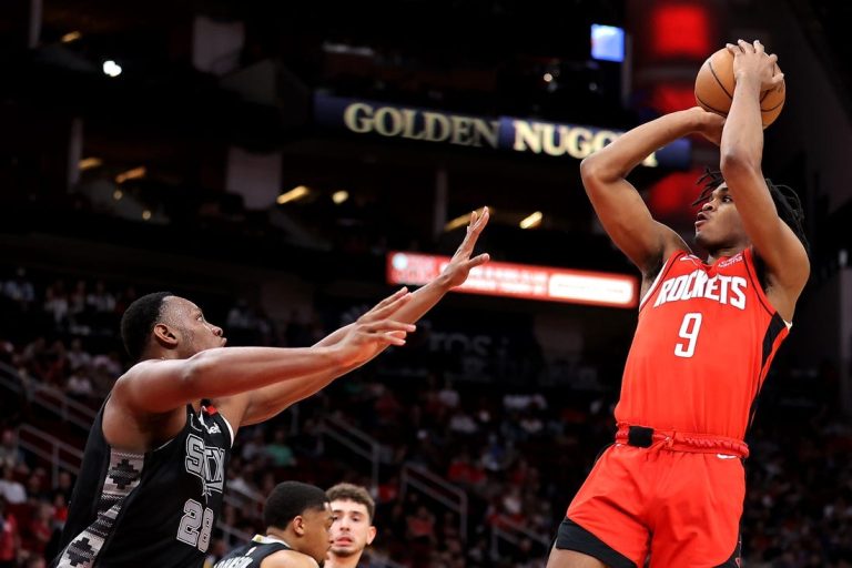Rockets sweep weekend series against Spurs