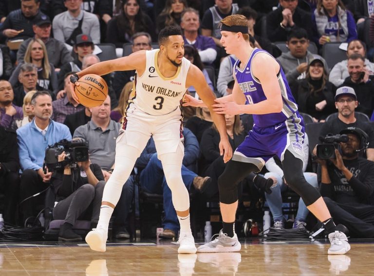 Kings pull away in 3rd quarter to crush Pelicans