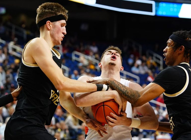 Wake Forest tops Syracuse on last-second 3-pointer
