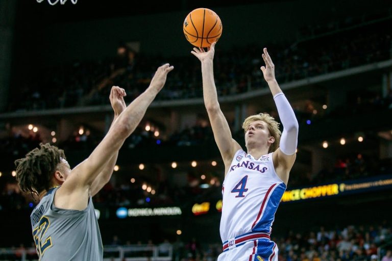 No. 3 Kansas cruises past West Virginia