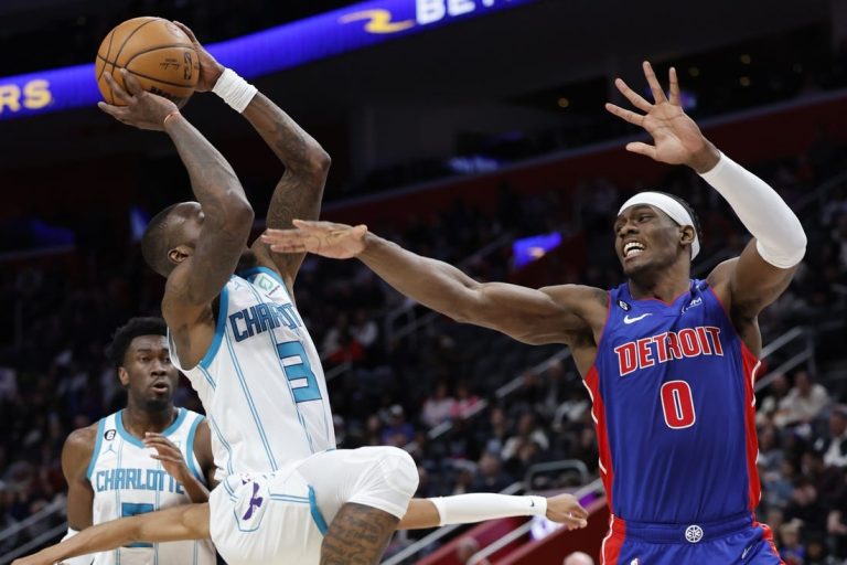 Hornets cruise, hand Pistons 10th straight loss