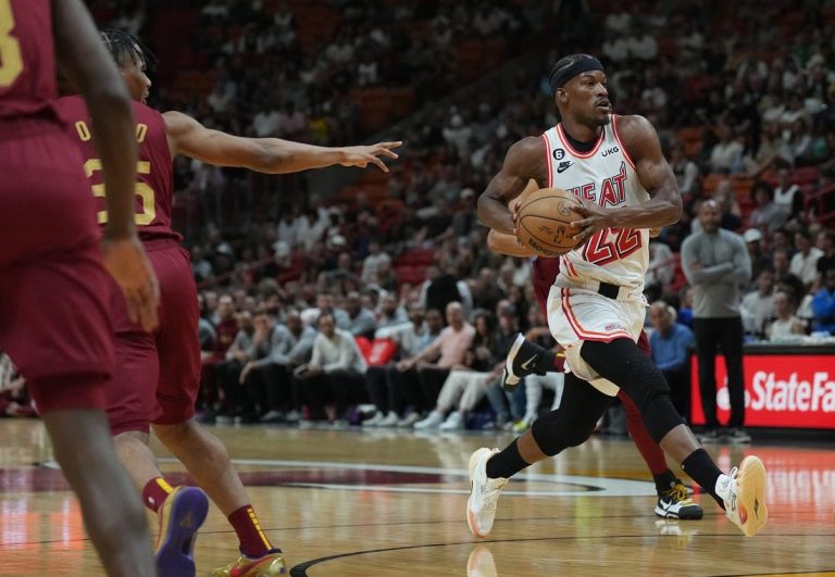 Hot Jimmy Butler, Heat face slumping Magic