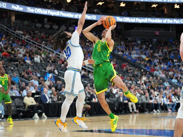 No. 2 UCLA pulls away from Oregon, reaches Pac-12 title game
