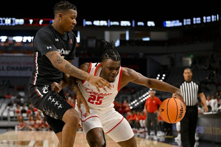 No. 1 Houston overcomes injury to Marcus Sasser, jolts Cincinnati