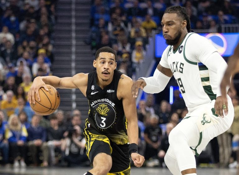 Stephen Curry’s late burst rallies Warriors past Bucks in OT
