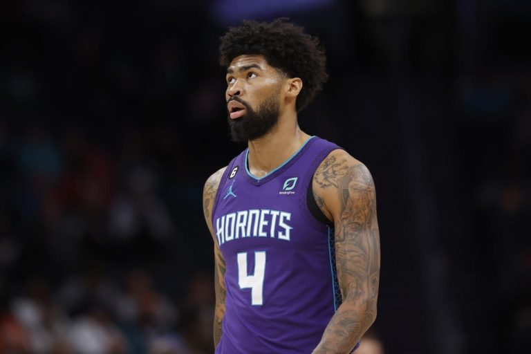 Hornets sign C Nick Richards to multiyear extension