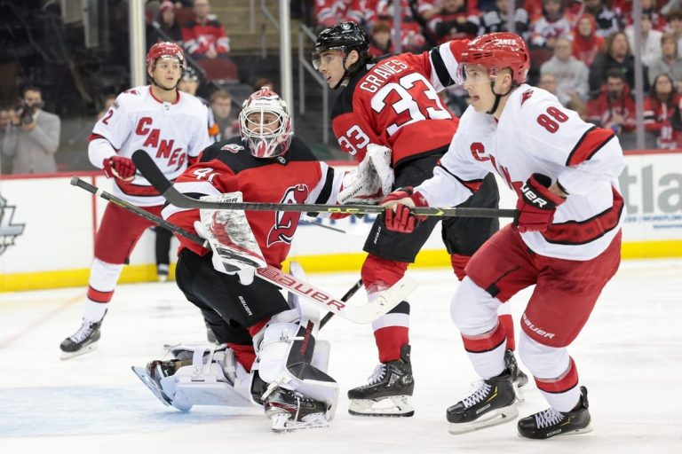 NHL News: NHL roundup: Devils tie Hurricanes atop division after 3-0 win