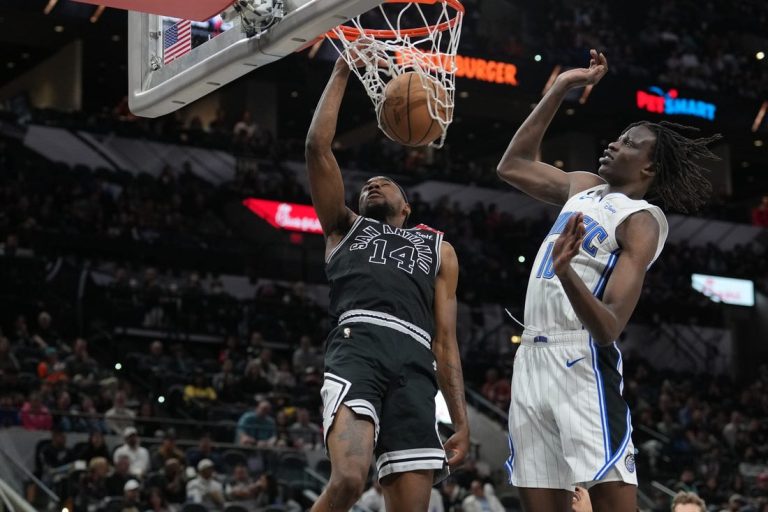 Spurs use franchise-record 22 3-pointers to top Magic