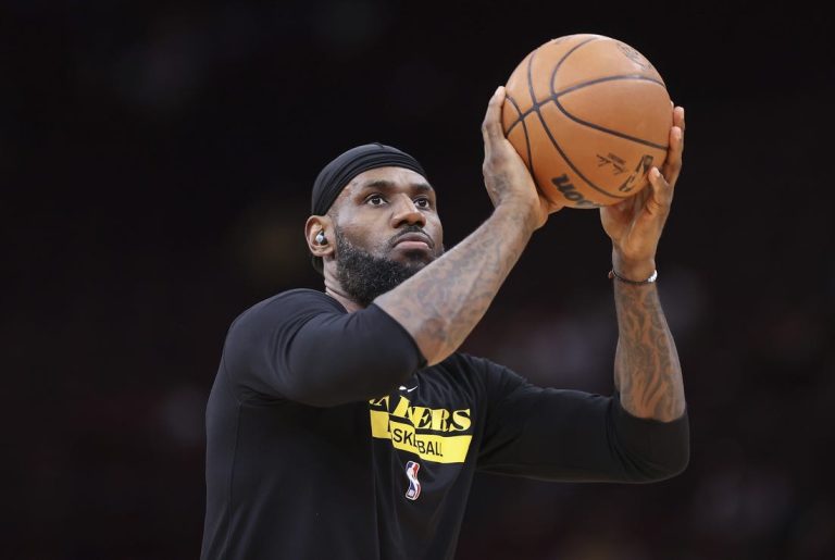 Lakers expect LeBron back ‘at some point’ this season