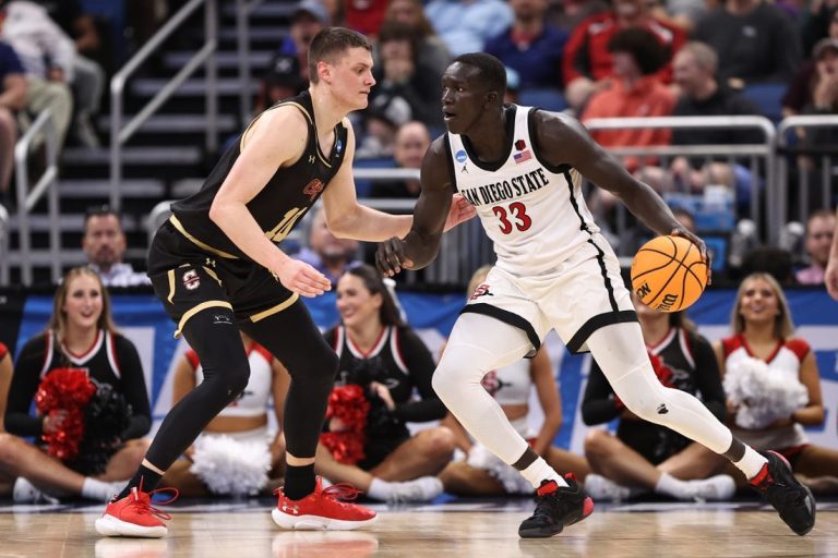 No. 5 San Diego State fends off No. 12 Charleston