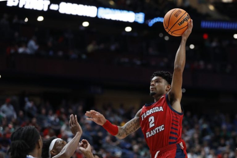 No. 9 FAU edges No. 8 Memphis on basket in final seconds