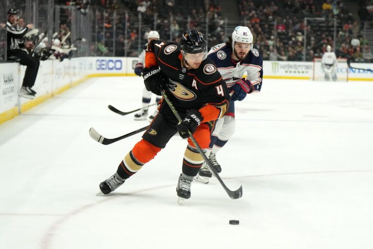 NHL News: Ducks score 3 late goals to finish off Blue Jackets