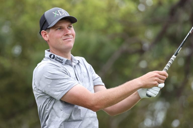 PGA News: Adam Schenk maintains lead at Valspar Championship