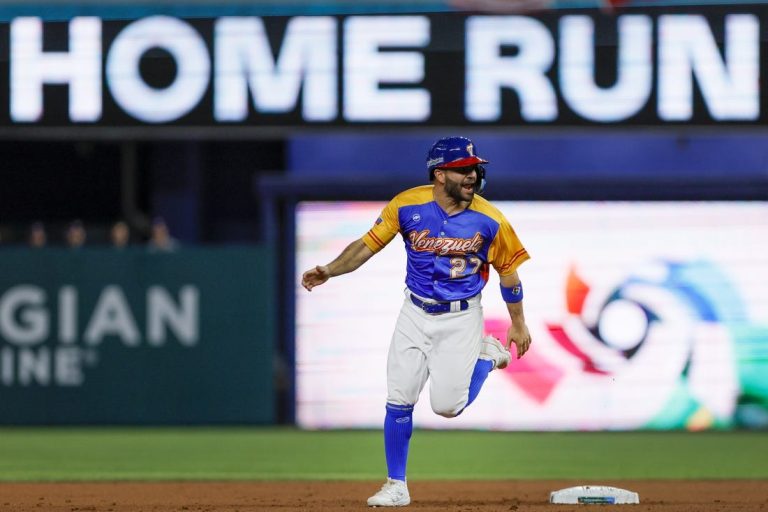 MLB News: Jose Altuve leaves WBC game after HBP on hand