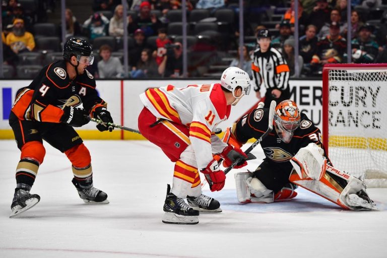 NHL News: Flames light up Ducks