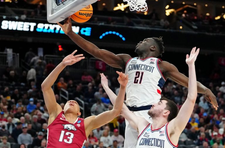 UConn dominates Arkansas in Sweet 16